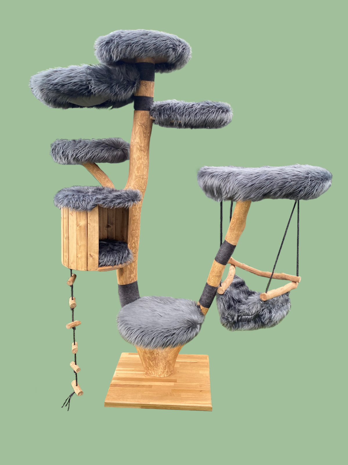 der komplett fertiggestellte Naturkratzbaum